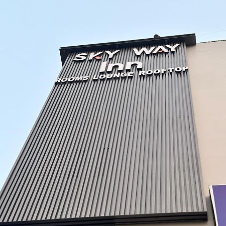 Hotel Sky Way Inn Hisār Buitenkant foto