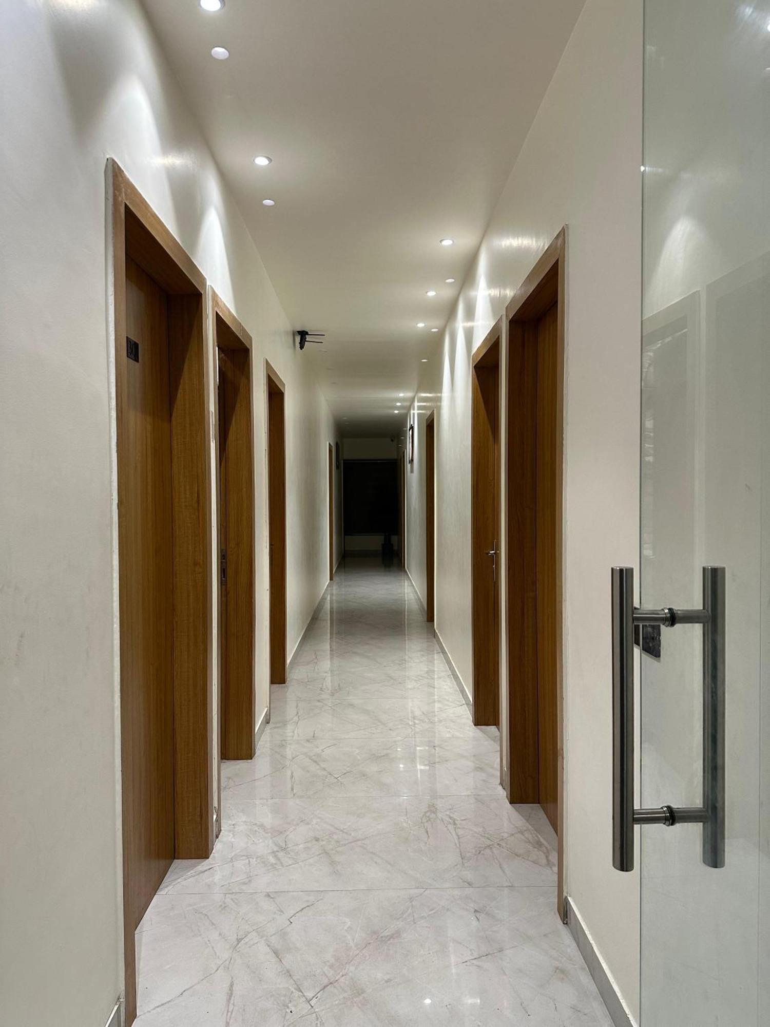 Hotel Sky Way Inn Hisār Buitenkant foto