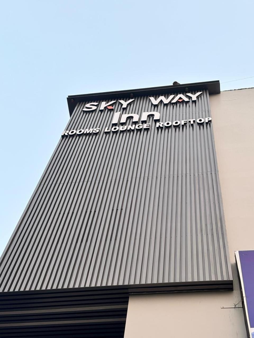 Hotel Sky Way Inn Hisār Buitenkant foto